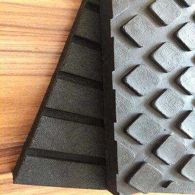 8 ملم سمك الجانب المزدوج الثقيل للخدمة المطاطي حصان الحجرة مع نمط مربع هكساجون