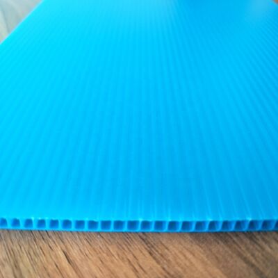 ورقة بلاستيكية مجوفة مضادة للضباب فوق البنفسجية ومستقرة للنار ورقة بلاستيكية مزدوجة من PP