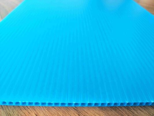 أوراق بلاستيكية مقاومة للأشعة فوق البنفسجية وقائية من الماء قابلة لإعادة التدوير أوراق بلاستيكية ملفوفة من PP للتغليف الصناعي