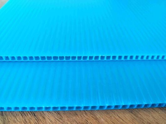 أوراق بلاستيكية مقاومة للأشعة فوق البنفسجية وقائية من الماء قابلة لإعادة التدوير أوراق بلاستيكية ملفوفة من PP للتغليف الصناعي